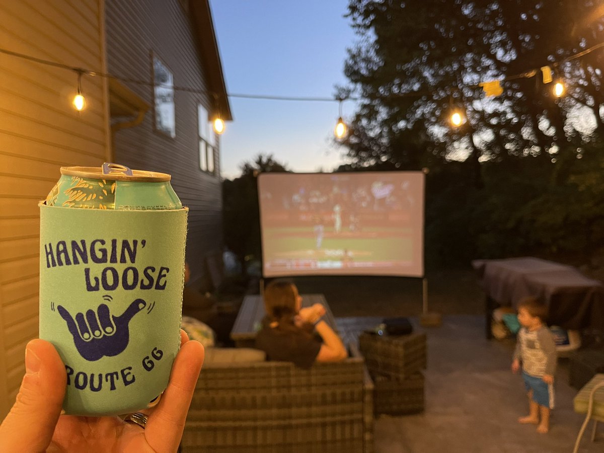 thekonaguy's tweet photo. This is the life. @Cardinals on the patio with the fam and a @KonaBrewingCo Big Wave. #STLCards #OneLifeRight https://t.co/C0RPiW2eHS