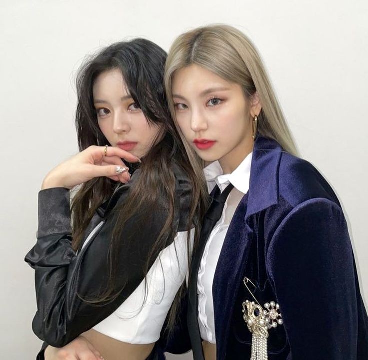 YEJI_INTL's tweet photo. 201226 was for the history books https://t.co/jVN37LsfRC