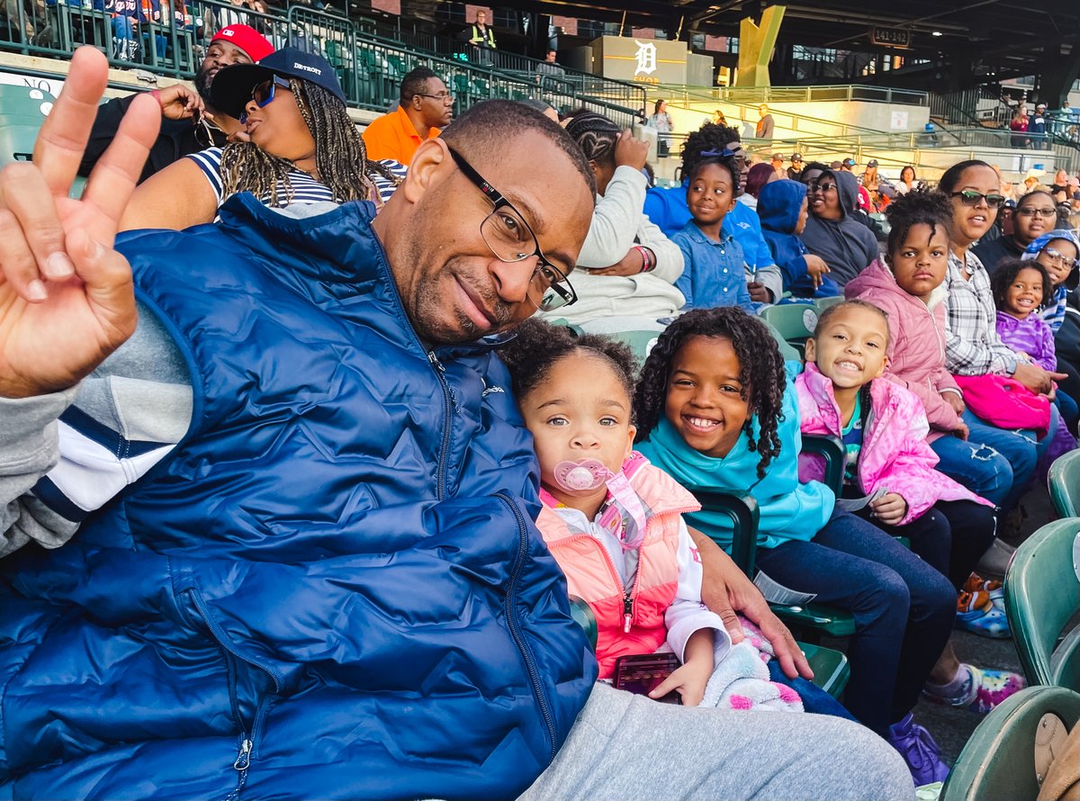 The @tigers and @littlecaesars welcome Serenity’s Helping Hand of Detroit through the Game Day for Kids Program. In partnership with @BCBSM, @DTE_Energy and @meijer, guests received transportation, tickets, food, beverage and Tigers gear!