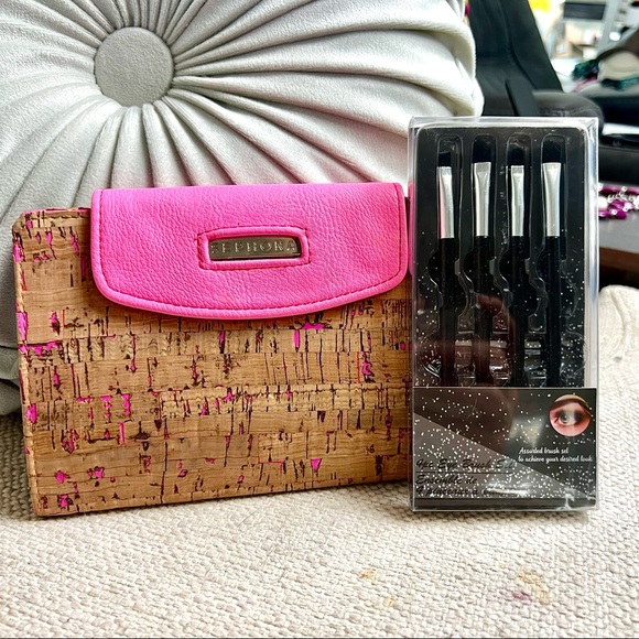 alliefeld16's tweet photo. So good I had to share! Check out all the items I'm loving on @Poshmarkapp from @LuxeCosmetician #poshmark #fashion #style #shopmycloset #keratincomplex #sephora #redken: https://t.co/jrFLTW8WQL https://t.co/c5IEgJ3Ozk