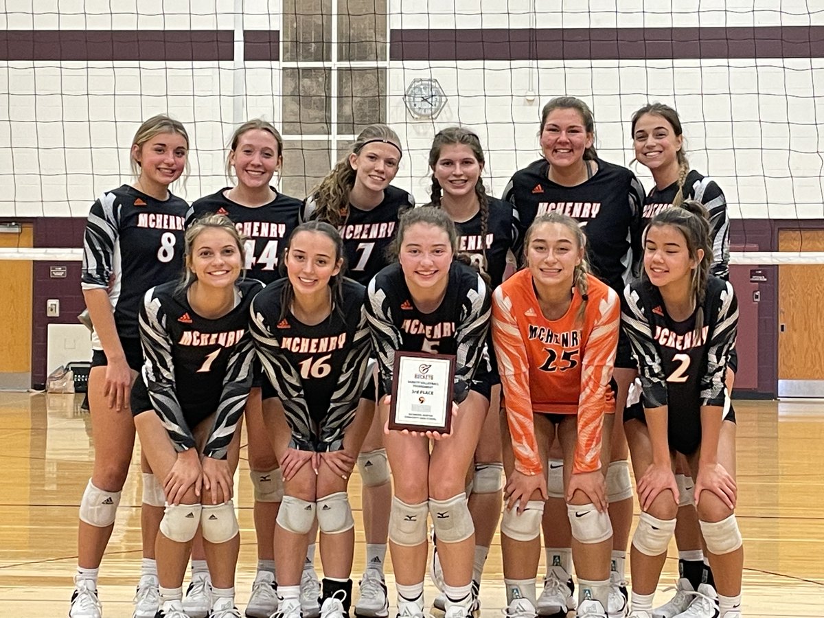Strong weekend for the Warriors! Varsity finished 3rd at the RBHS Tourney and Sophomores finished 1st at the Antioch Tourney! WAY TO GO SOPHS! 🏐💪🧡🖤