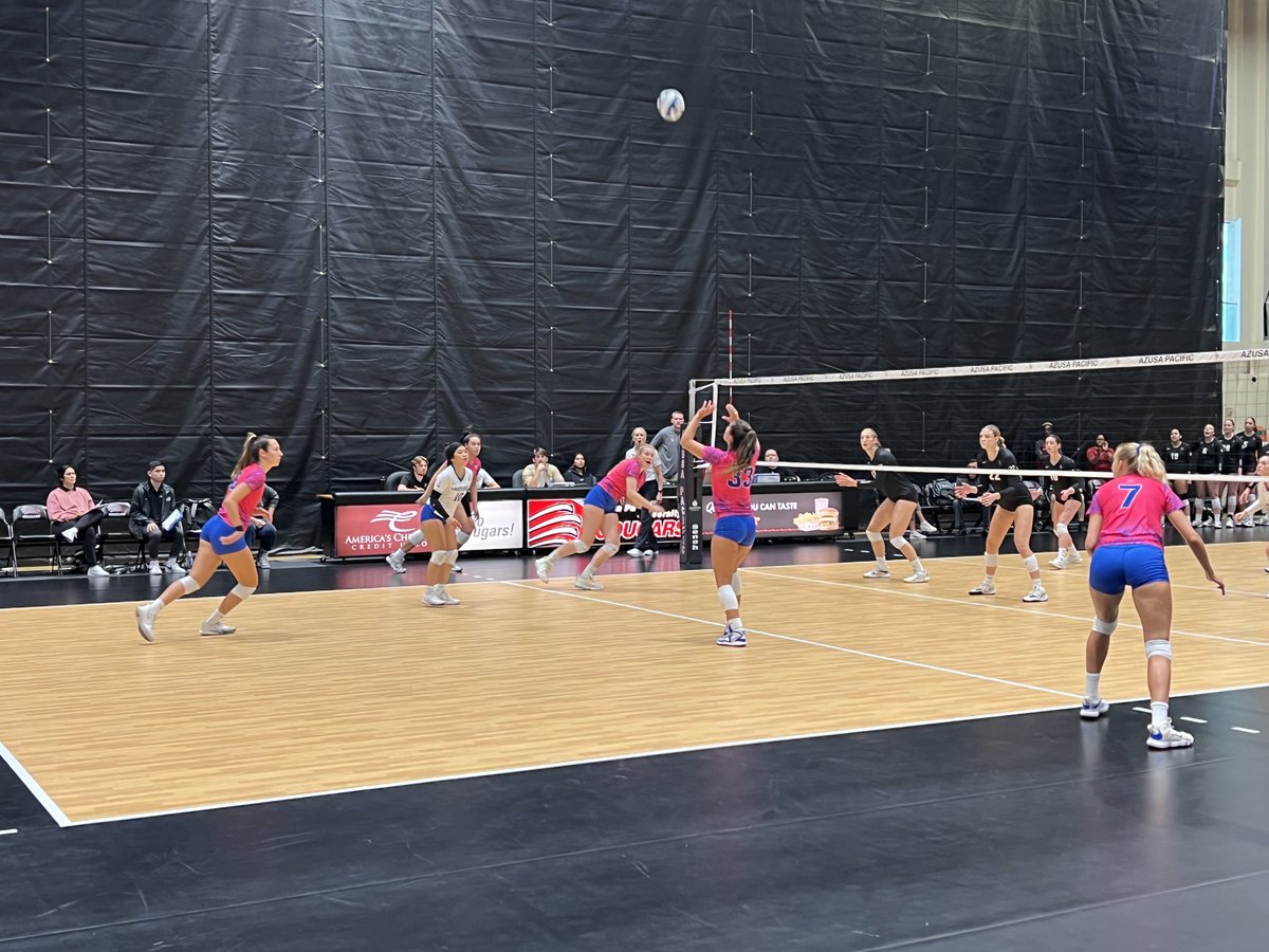 tombuning's tweet photo. Chaminade Volleyball v. Azusa Pacific. #GoSwords First set underway, tied at 10 apiece, APU takes the lead with 5 unanswered points, which they managed to keep, until late in the match when Silverswords were down 23-16 and rallied back before falling 25-22 https://t.co/ECK62ukhVn