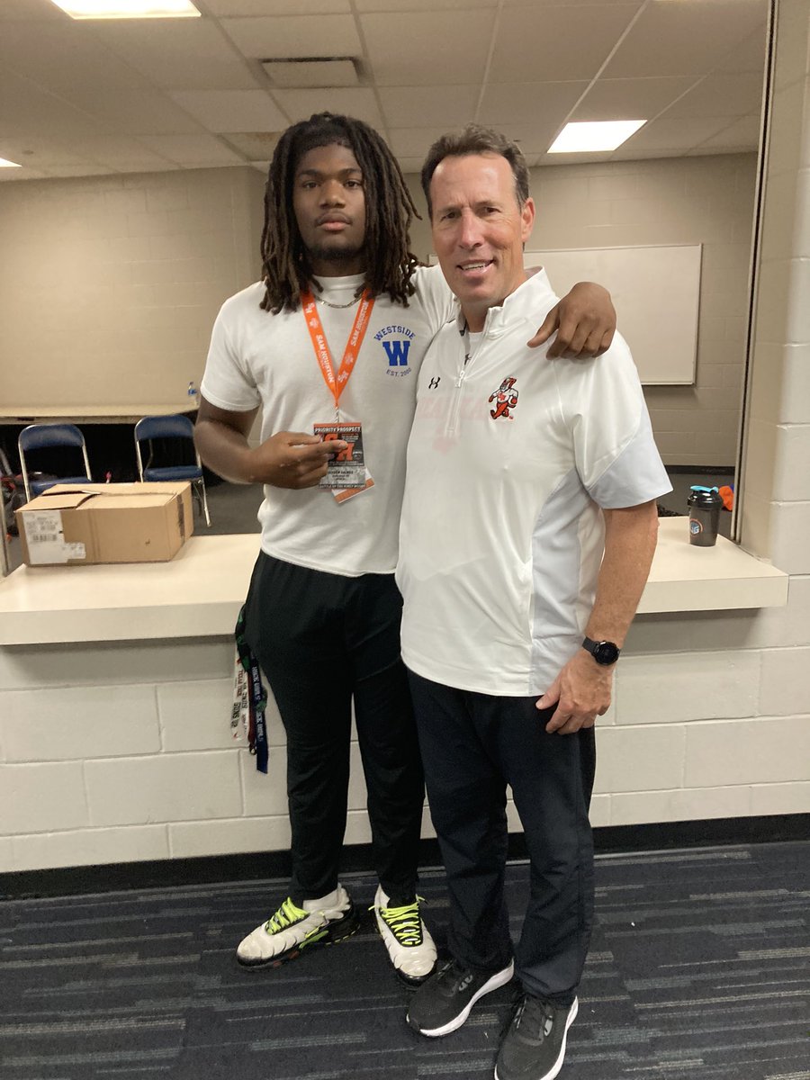 jaydengaines94's tweet photo. Let’s ride #100% COMMITTED🟠⚪️ @CoachMikeOG @BearkatsFB @jbmorriscoach @KatFBRecruiting https://t.co/tS0UbTZMof