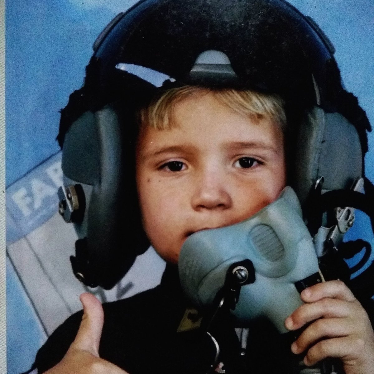 FalaLoiro's tweet photo. Mês das crianças. O que fica são as lembranças e a saudade da inocência. 🥰🤗 https://t.co/qRDNkJcUl1