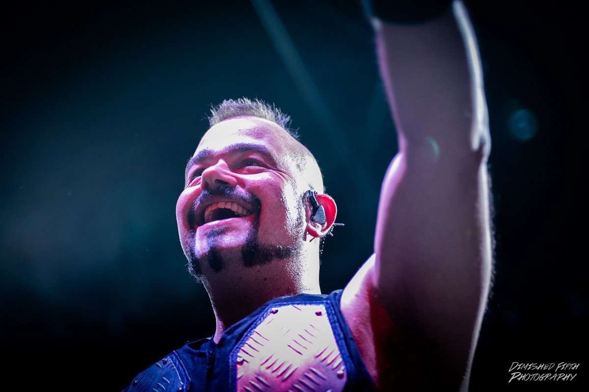 DiminFifthPhoto's tweet photo. Editing more shots from Sabaton the other night...still buzzing from that show https://t.co/XDb8fw5xeQ