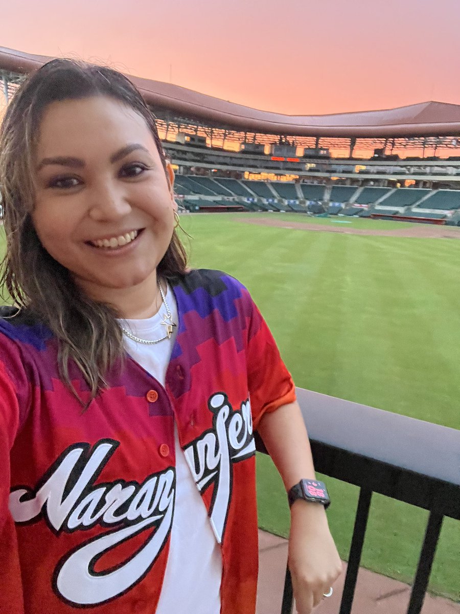BustamanteCarla's tweet photo. Un bello atardecer 🌅 en el@Estadio Sonora con el nuevo #JerseySunset 💕 de @ClubNaranjeros https://t.co/MHbevETXjV