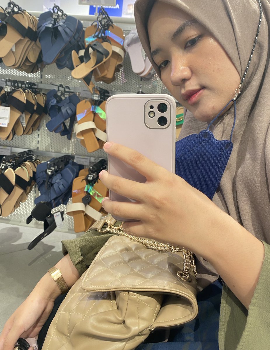 dhilxa's tweet photo. CARA MENGHILANGKAN BELANG KAKI &amp; TANGAN ala admin @dhilxa

*estimasi kurang lebih 2bulan 
*user sepeda motor di panas terik kota surabaya 
*mostly products dibeli di shopee 
*bukan konten promosi

A thread https://t.co/qr5GtDcBAP