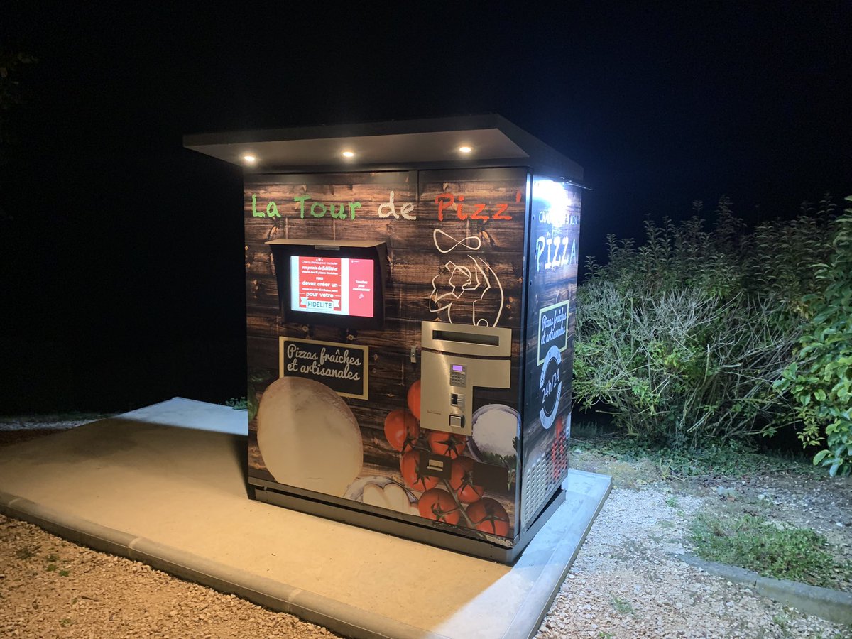 MolletsC's tweet photo. RT @draggi: From #TARBES to home by night and by 🚴♀️🚲. En fait @LCyclable à tout à fait raison pour les départementales sans automobiles ce sont des superbes pissiclab’ #SousUnCielEtoilé #MolletsCassoulet @TibaldoKart chine encore des #RobotsPizza 😂 https://t.co/LA7MwuFM4m
