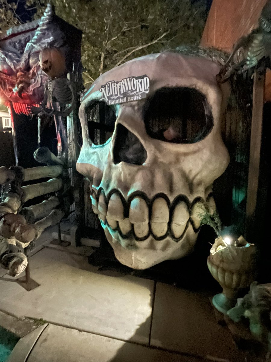 outaboutatl's tweet photo. Wow. Definitely best haunted house by far. Worth every penny. #netherworldhauntedhouse https://t.co/JnShLHSdqA