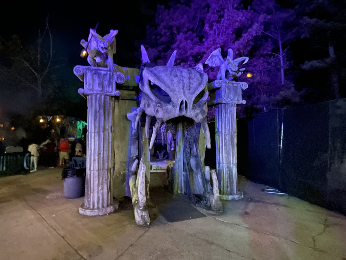 outaboutatl's tweet photo. Wow. Definitely best haunted house by far. Worth every penny. #netherworldhauntedhouse https://t.co/JnShLHSdqA