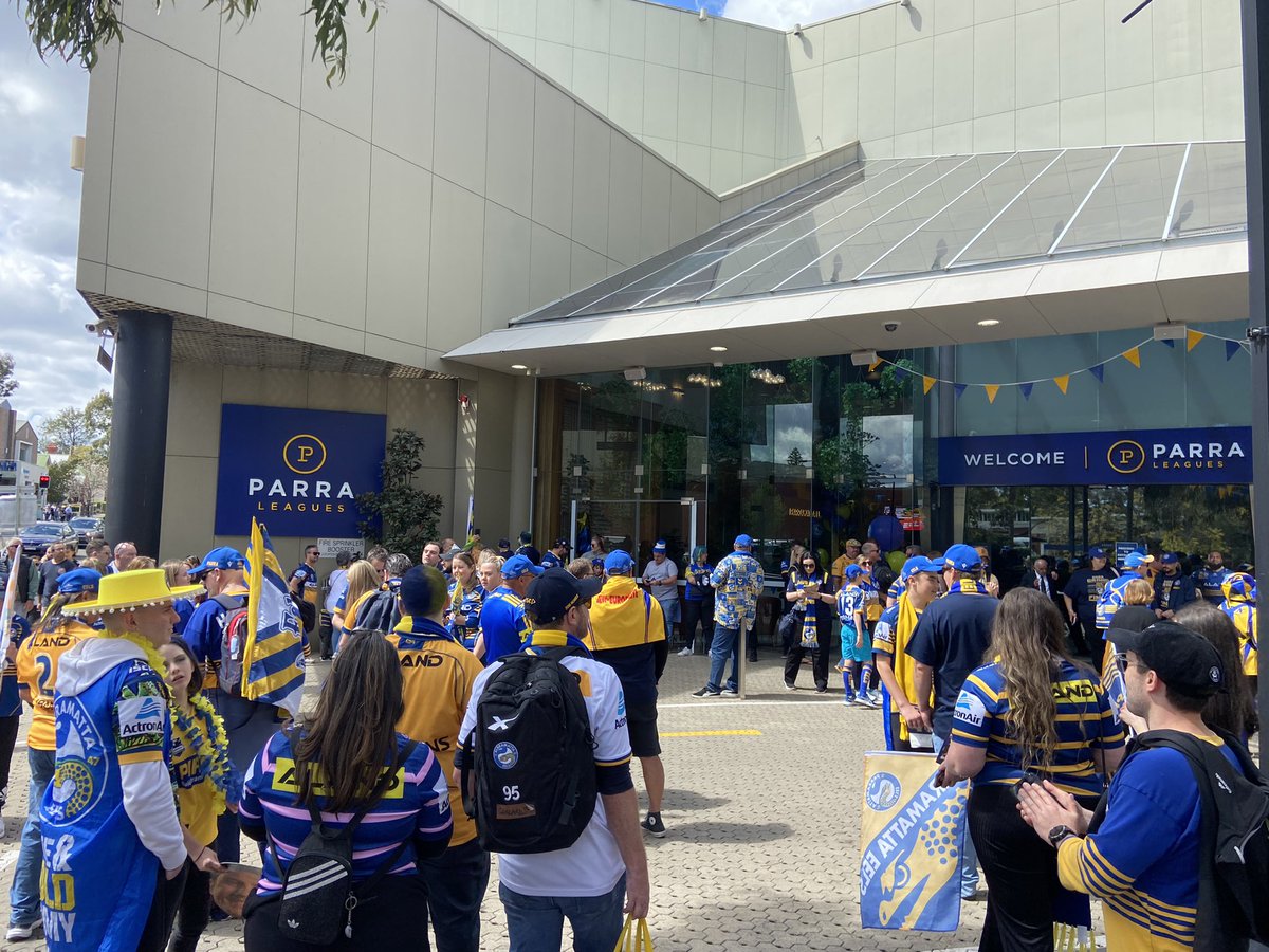 tomdecent's tweet image. Can exclusively reveal there’s a bit doing in Parra this morning. Madness