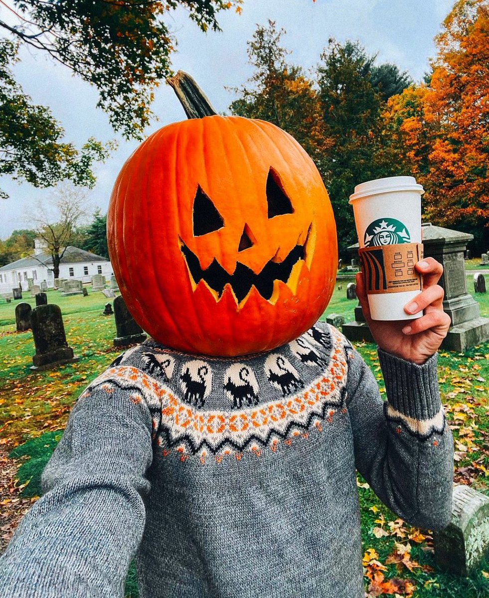 OctobersLeavess's tweet image. Waking up on October 1 like: 🎃