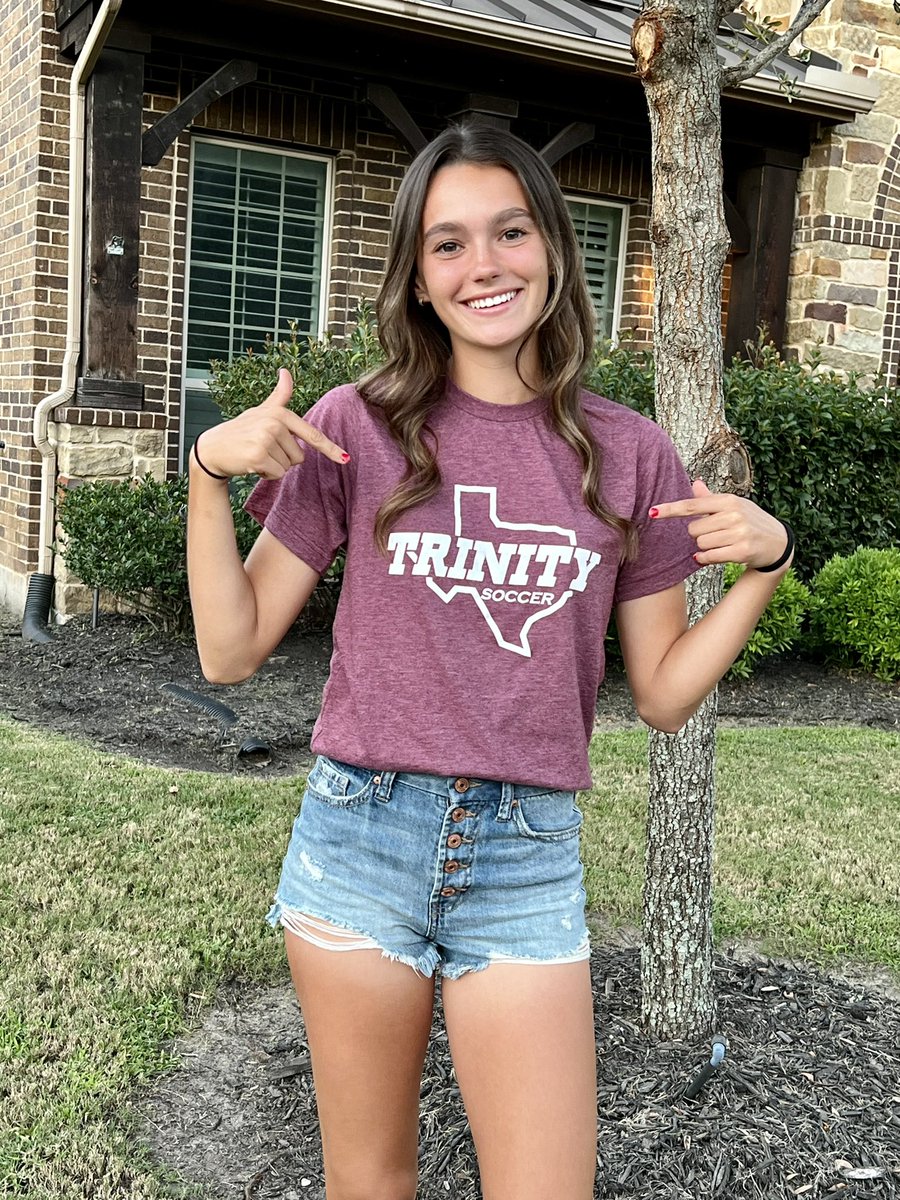 BovenKayla's tweet photo. I am so blessed to announce my verbal commitment to continue my academic and athletic career at Trinity University!! I want to thank God, my family, friends, coaches, and all the staff at Trinity for their support! Can't wait for the next 4 years! #TigerPride https://t.co/PcgxLmjua0