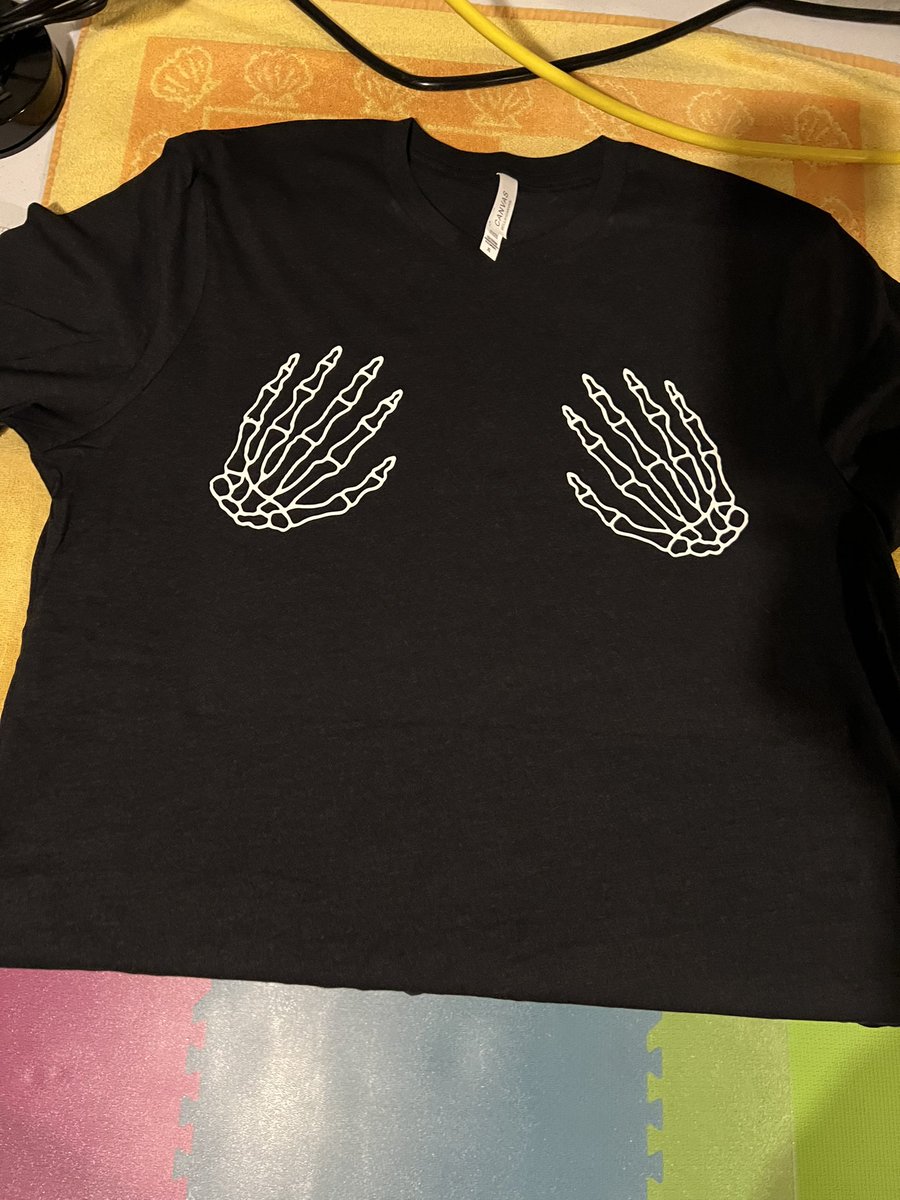 sam_mar26's tweet photo. This might be my favorite shirt I’ve made!!! Skeleton Hand Boobies 👀👀👀 #HocusPocus2  #skeletonhands #halloween #halloweenshirts https://t.co/V7apJmzK15