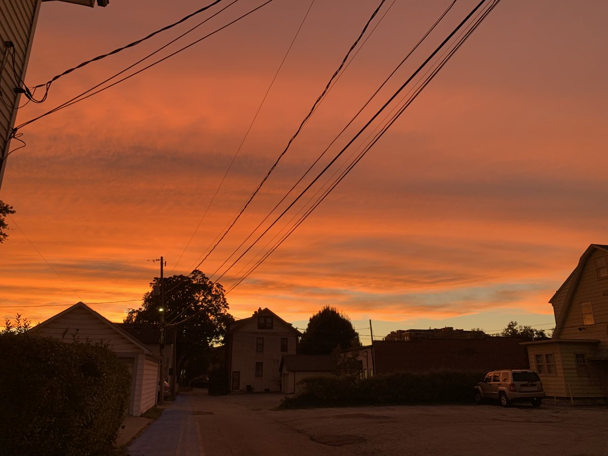pr262lkellum's tweet photo. Another reason why I love #CapitalUniversity is that Bexley has some of the best sunsets in Columbus! https://t.co/aBgUHDrHaa