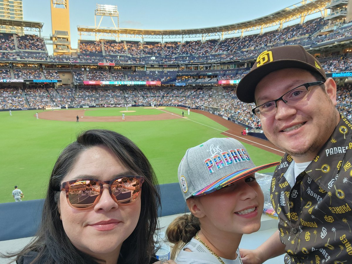 truCHAMP23's tweet photo. Let's go Padres! Lets lock up our playoff spot! #TimeToShine #Padres #padsquad https://t.co/pJzg5arT0o