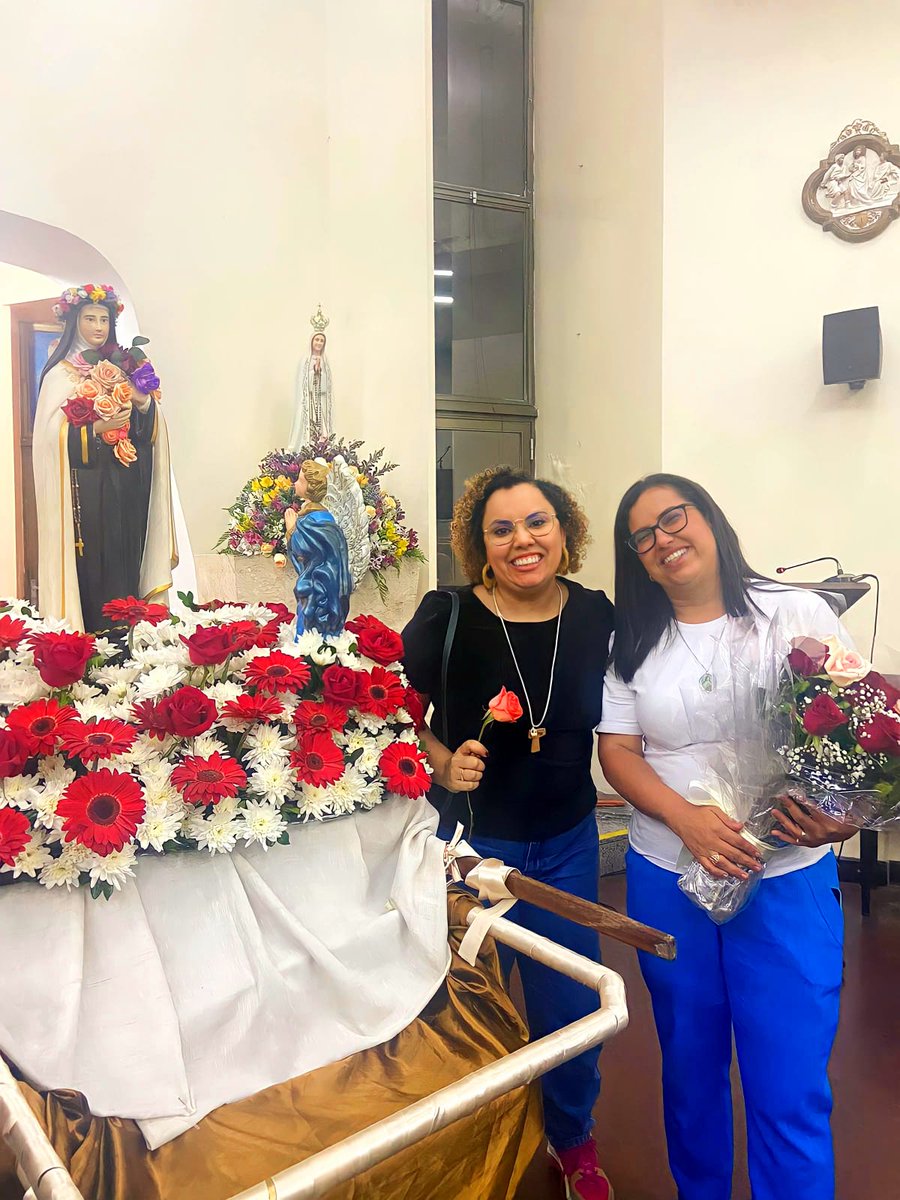 AnaPaulaMatosBA's tweet photo. Agradecendo e pedindo proteção à Santa Terezinha do Menino Jesus.🙏

Hoje, no dia dedicado à santa, peço que ela abençoe a todos os brasileiros que amanhã vão decidir o futuro do país!💚 https://t.co/7tJMiN5Xuj