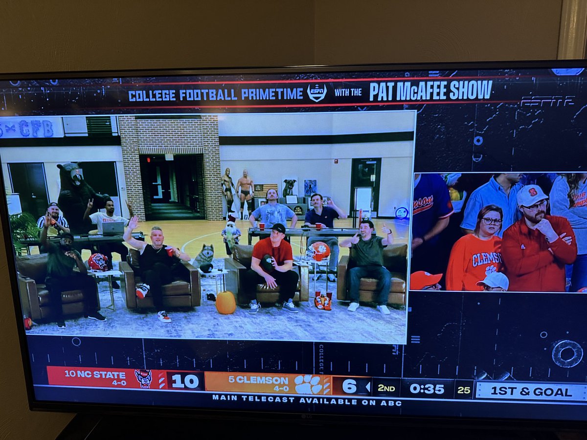 CMartinEnt's tweet image. #PMSCFBESPN2 @djrambis let’s get some money man!