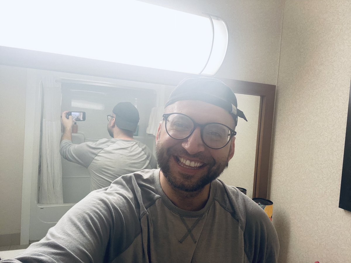 8 days !!! Finally I got powerrrrrr!!! So thankful !!! 😘 peace and love haha ps… anyone need a shower please come by !!! ❤️