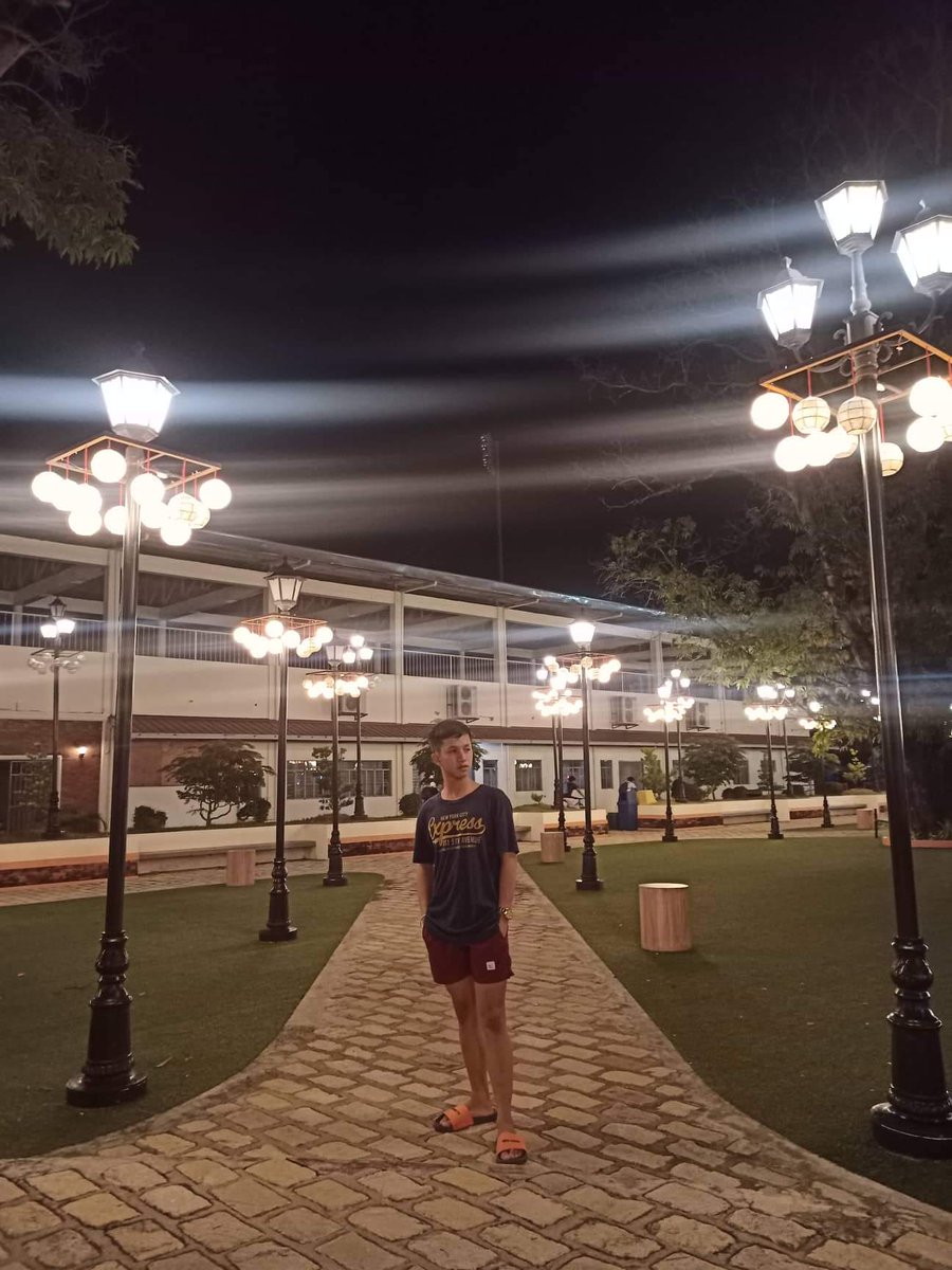 teacher_Rom's tweet photo. light post!💡 https://t.co/wjdRhsK89j