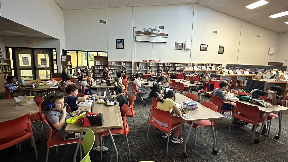 On Friday we had a new record of 23 5th graders coming to library lunch! They have been amazing - all reading or listening to audiobooks while they eat. We have officially subtracted one whole class of kids from the cafeteria! 😀 #readersgonnaread <a href="/RoundRockISD/">Round Rock ISD</a> #bestpartoftheday