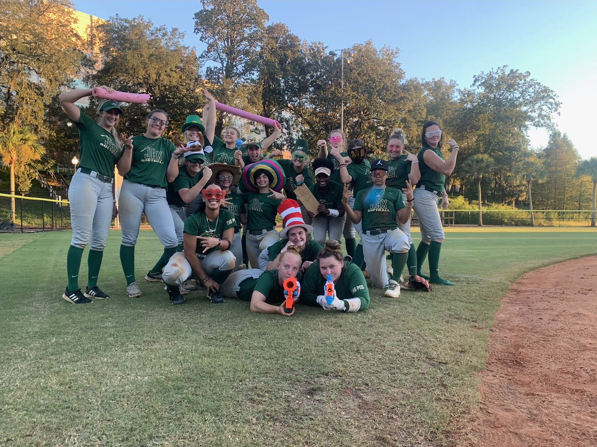 Name a better hype squad..............we'll wait.

#JUPhinsUp #PhinCupChallenge2022 #jaxsoftball
