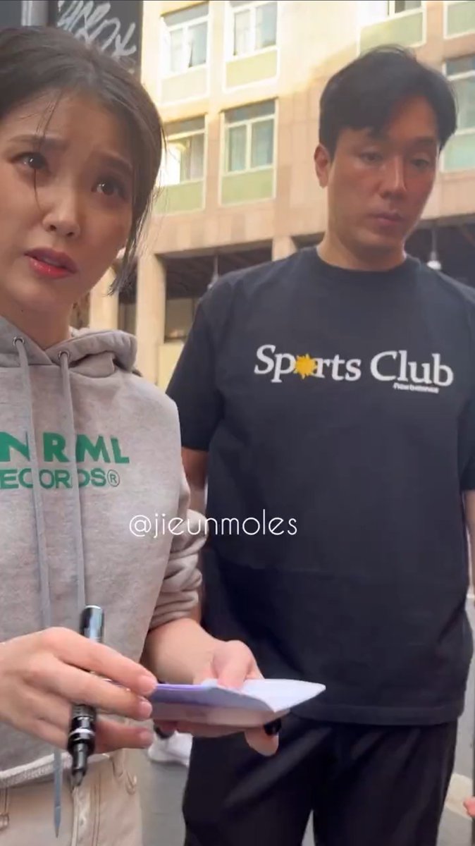 squissipumpkin's tweet image. jieun and mr park with and without breakfast 😆