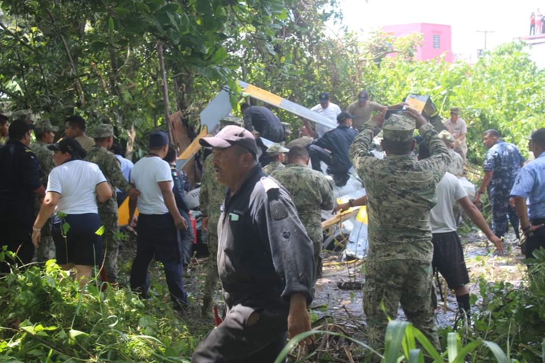 Lilicalca's tweet photo. Lamentable el fallecimiento de tres elementos de la Marina @SEMAR_mx  @Sedena está tarde en el municipio de #Centla, dos más quedaron lesionados con el desplome del helicóptero donde realizaban un vuelo de reconocimiento. https://t.co/qPnigAbzcJ