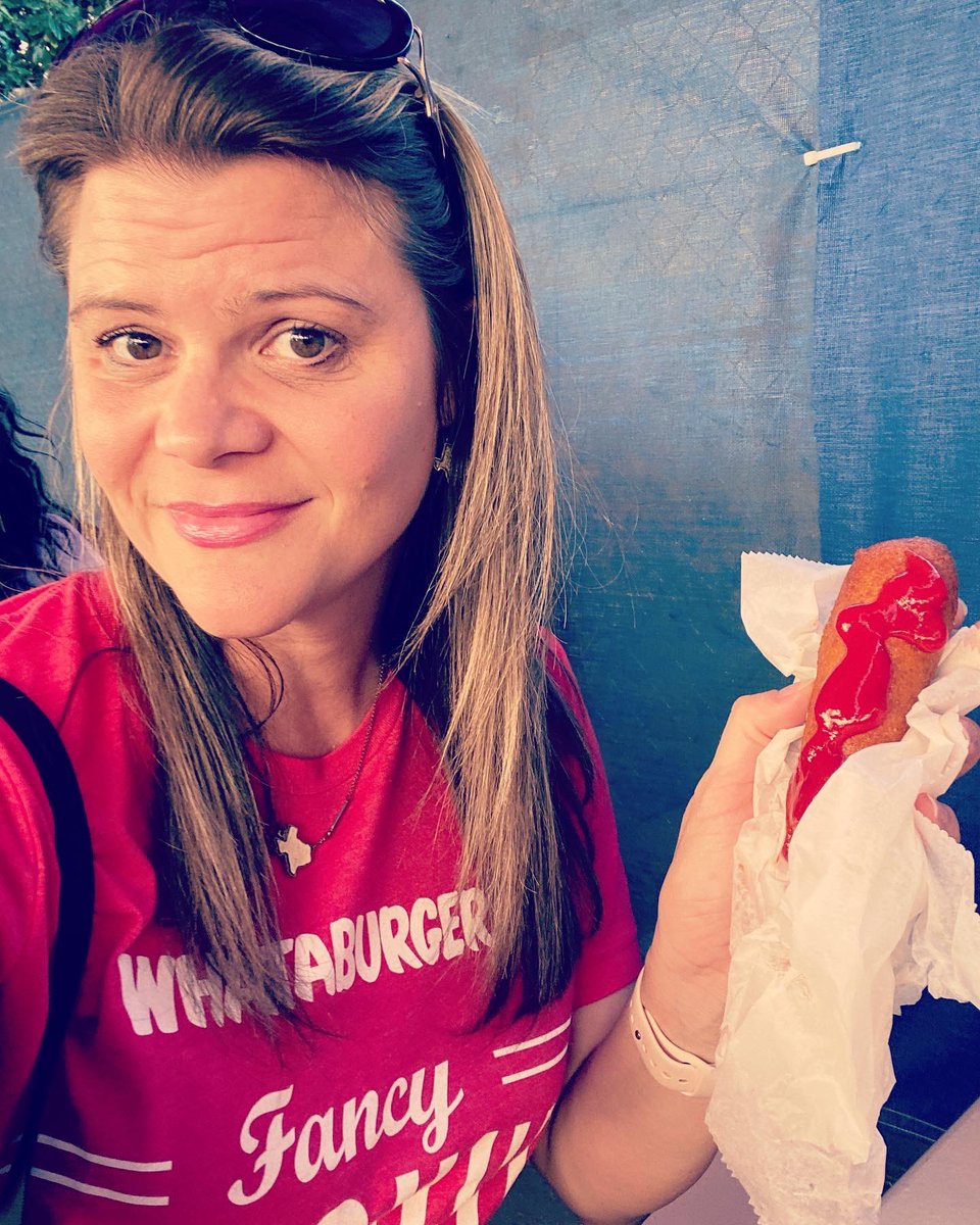 averyfan's tweet photo. I believe in standing up for what I believe in. I love ketchup on corny dogs and will not be bullied into believing I should feel otherwise. โ๐ป #statefairoftexas #teamketchup #haterstotheleft @FletchersDogs @StateFairOfTX https://t.co/MpYBrc4H9c