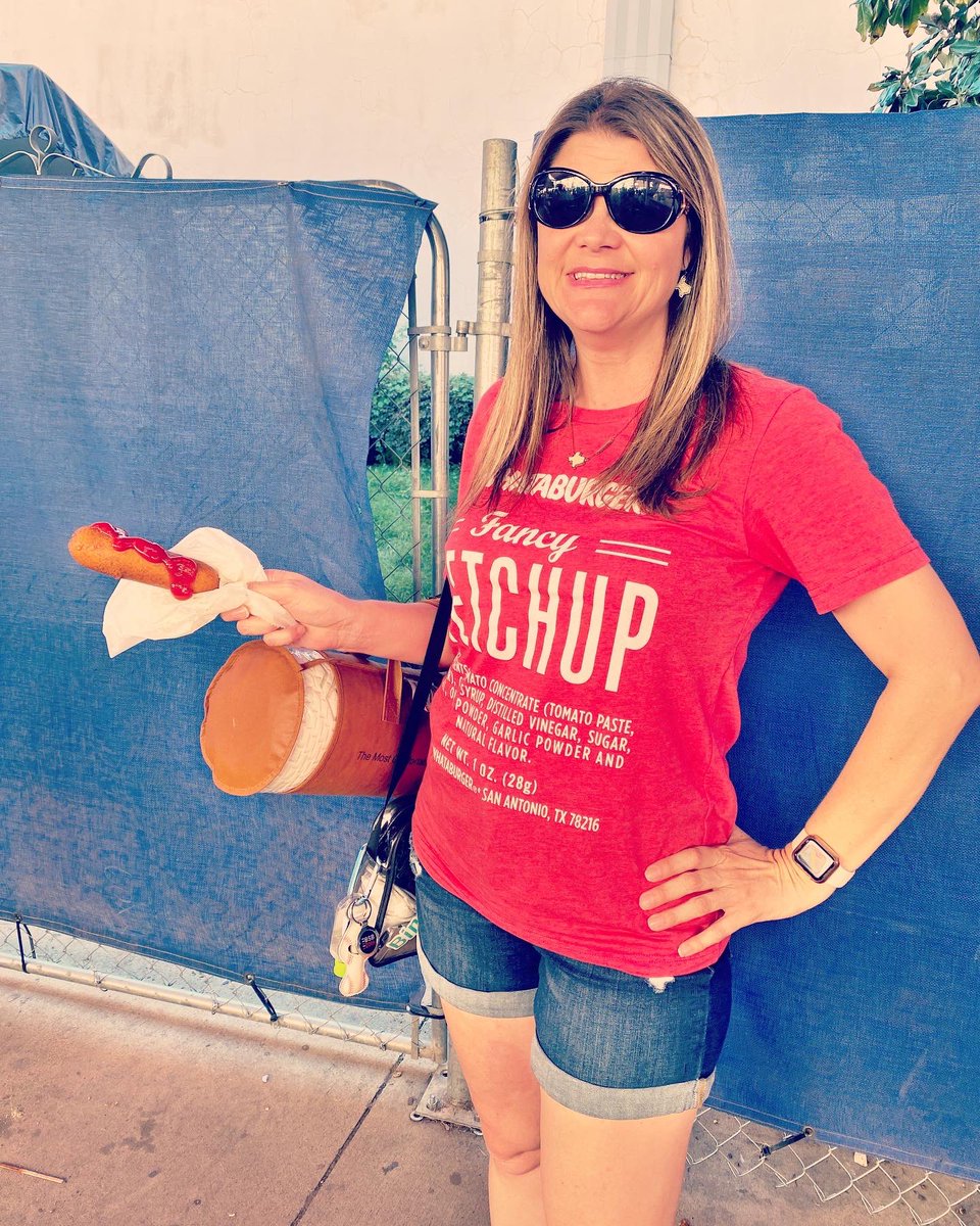 averyfan's tweet photo. I believe in standing up for what I believe in. I love ketchup on corny dogs and will not be bullied into believing I should feel otherwise. โ๐ป #statefairoftexas #teamketchup #haterstotheleft @FletchersDogs @StateFairOfTX https://t.co/MpYBrc4H9c