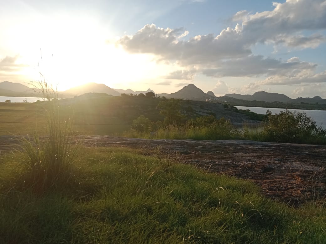 Gudibanda_town's tweet photo. Gudibande🥰🥰
Amanibyrasagara s
Beautiful sun ⛅ sets...
Green grass valley fields... https://t.co/nBU0TiDCG1