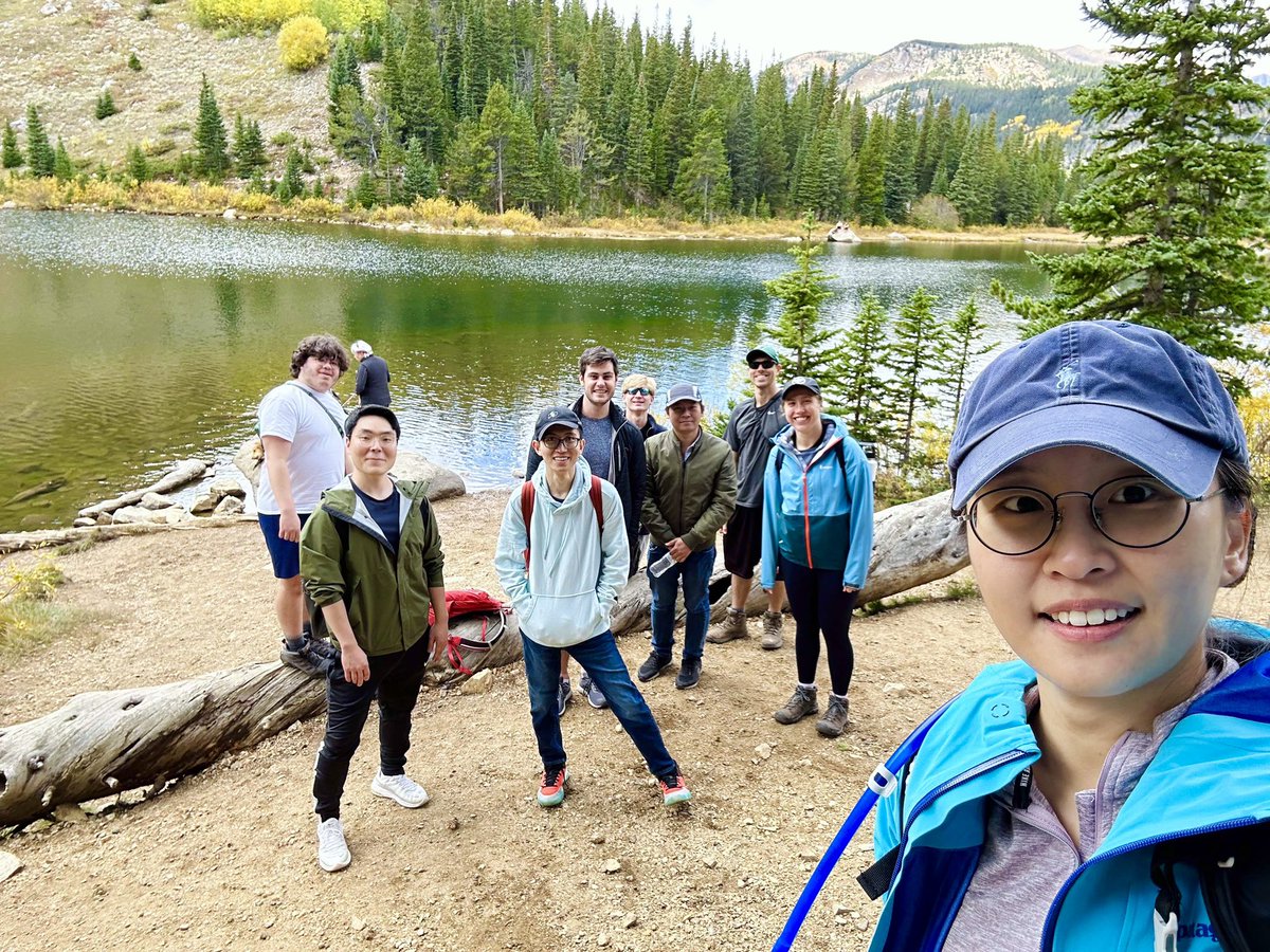 JPdaCheerleader's tweet photo. Our first group hike was so much fun! ❤️⛰️🍂🐾#fallcolors https://t.co/tWZnLF1Z5z