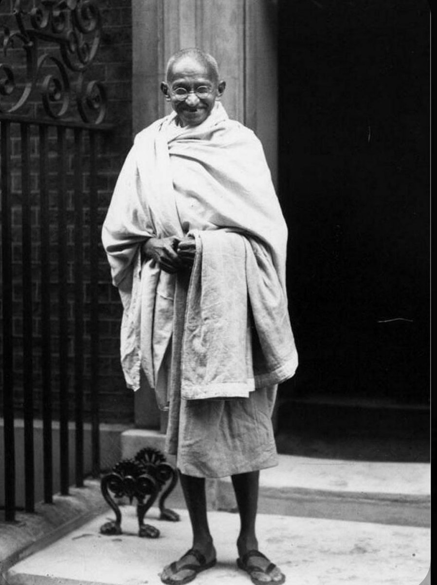 traders_squad's tweet photo. “It's easy to stand with the crowd, it takes courage to stand alone.” Mahatma Gandhi #GandhiJayanti https://t.co/RCBh9BUw8L