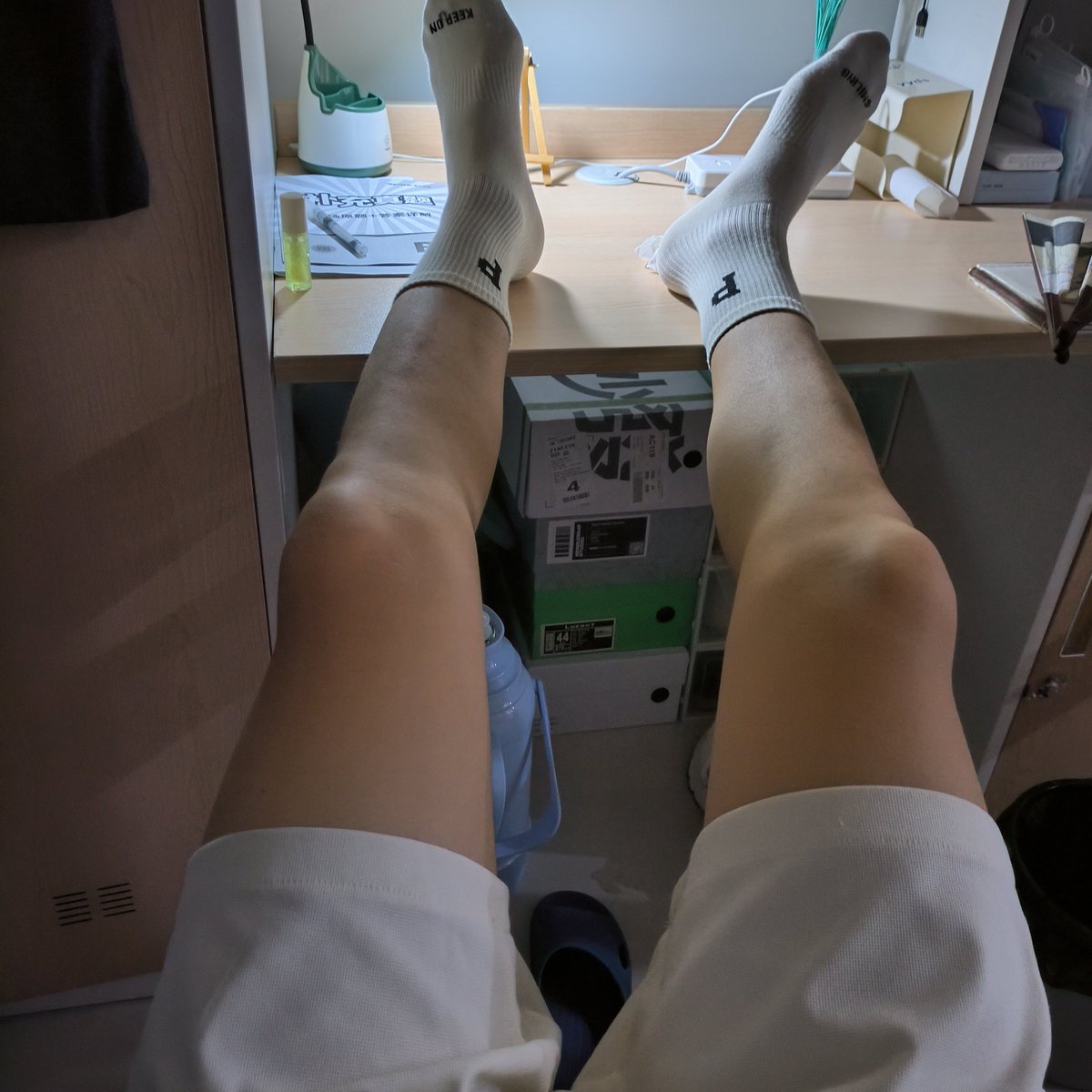 anna41820209's tweet photo. 这腿到底粗不粗😔 https://t.co/lYB7DL1RsO