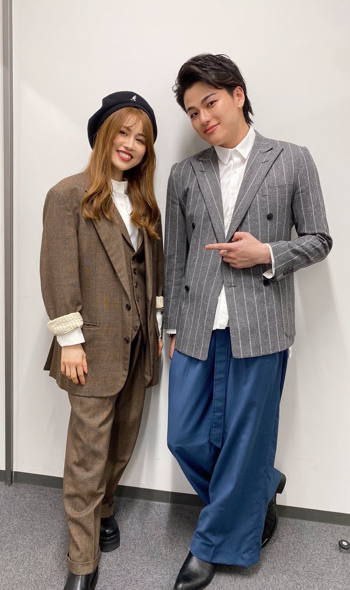 KENTARO_mona_'s tweet photo. 昨日はMONA collectionありがとうございました😊
ジャケットステージで初のジェンダーレスをテーマにコーデしてのウォーキング🚶‍♂️
難しかったけどやっぱり新たな挑戦は楽しい✨

萌ぞーのコーデも考えさせてもらった🕺
女の子のメンズライクって良いね🙆‍♂️✨

ふれあいタイムもありがとうございました🕺 https://t.co/9Nkaqy78WJ