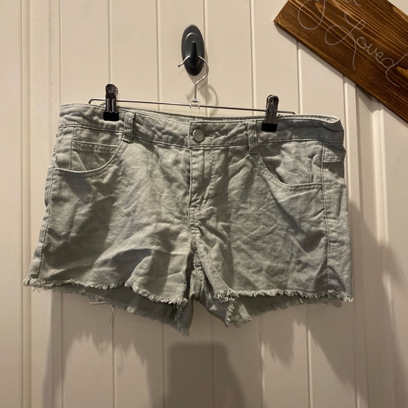 cherishlife02's tweet photo. So good I had to share! Check out all the items I'm loving on @Poshmarkapp from @Weexpressions #poshmark #fashion #style #shopmycloset #anntaylor #stjohnsbay #jolt: https://t.co/mTUexe4UeT https://t.co/m4t0QQRfdF
