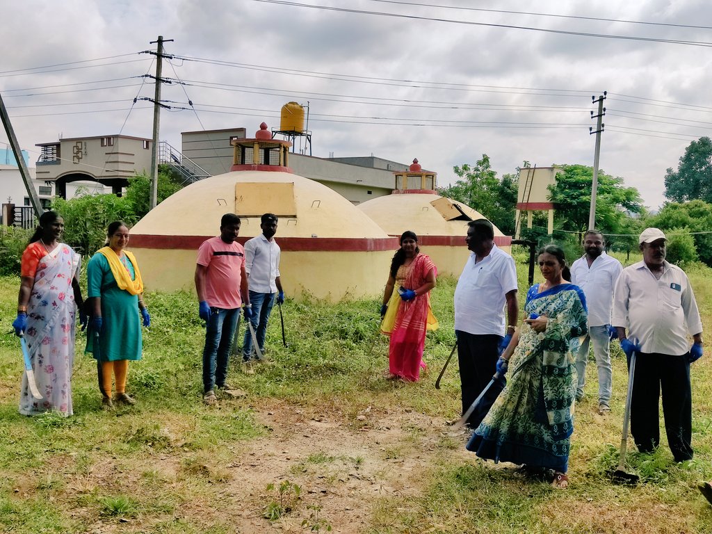 GPGuddehosur's tweet photo. Remember the two great personalities and conducted a #shramadhan on behalf of #ghandhijayanti and #lalbahadurshastrijayanti
@ZP_Kodagu @gokRDPR #SwachhSurvekshan2022 https://t.co/OQ9PaFDuN7