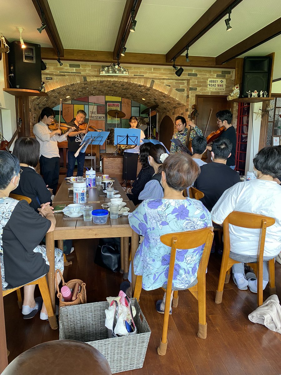 TCOK2021's tweet photo. 湧水町 #imaginecafe さんでの公演
盛り上がりました‼️
夕方の部も満席✨✨がんばります🎵 https://t.co/BpsRMTm7hJ