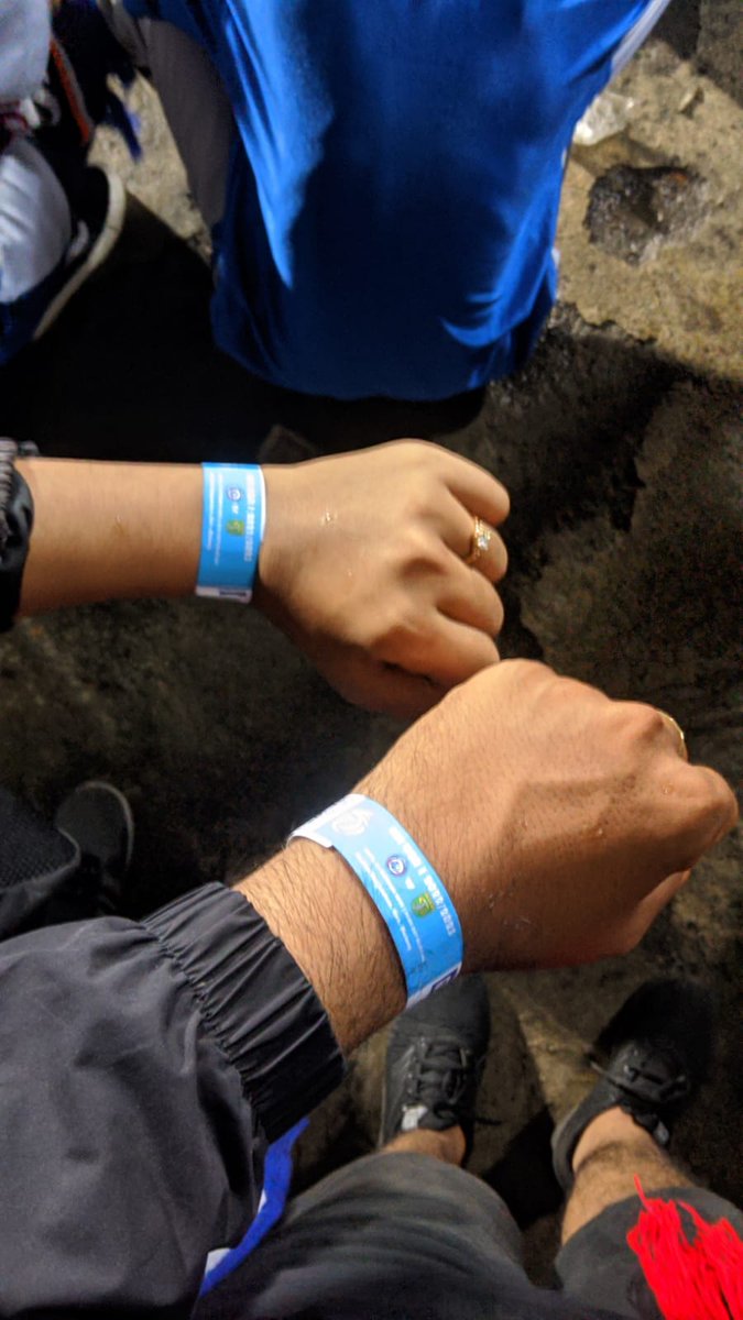 ciciklestari7's tweet photo. #PrayForKanjuruhan 
#prayforarema 
#PrayForMalang https://t.co/tw1UIrGRJF