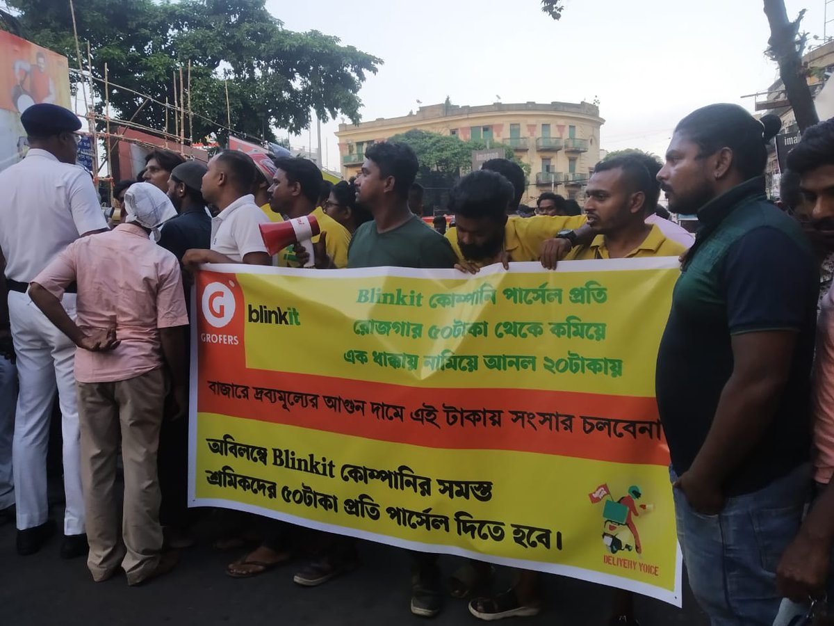 Anindya15320644's tweet photo. Fight for right. Stand with blinkit workers.
#AcceptITBlinkit
#WorkersDemands
#BowDownBlinkit
#DeliveryVoice on #Durgapuja2022

@BanglaRepublic
@calcutta_news @timesofindia @thewire_in @TheQuint @LabourMinistry @MamataOfficial https://t.co/xDw6DrHBWh