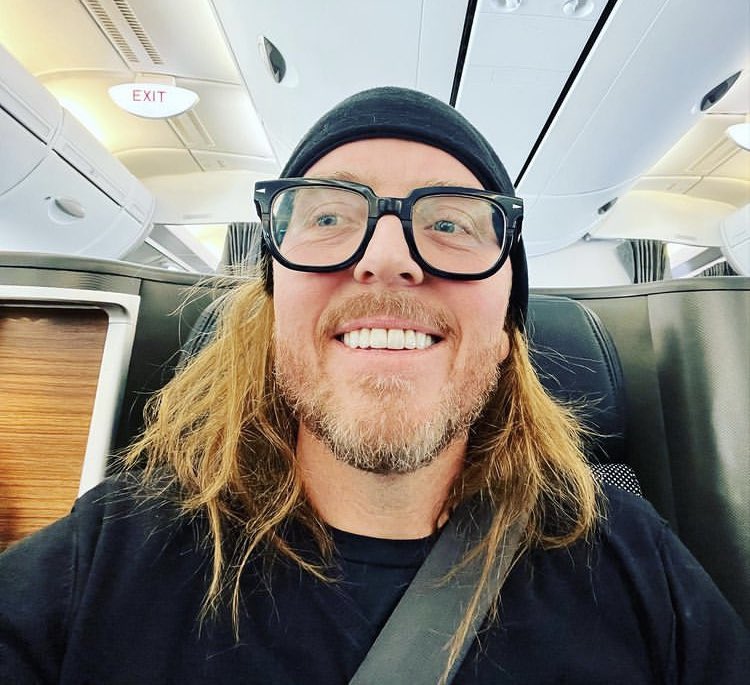 timminchin's tweet photo. London Film Festival, here we come. Matthew Warchus's masterful movie version of #MatildatheMusical is opening the festival on Wednesday night, and I can't frickin wait to finally hug the incredible cast, 2 years after covid kept me from being anywhere near the shoot.
@BFI https://t.co/qjZ5CQopLM