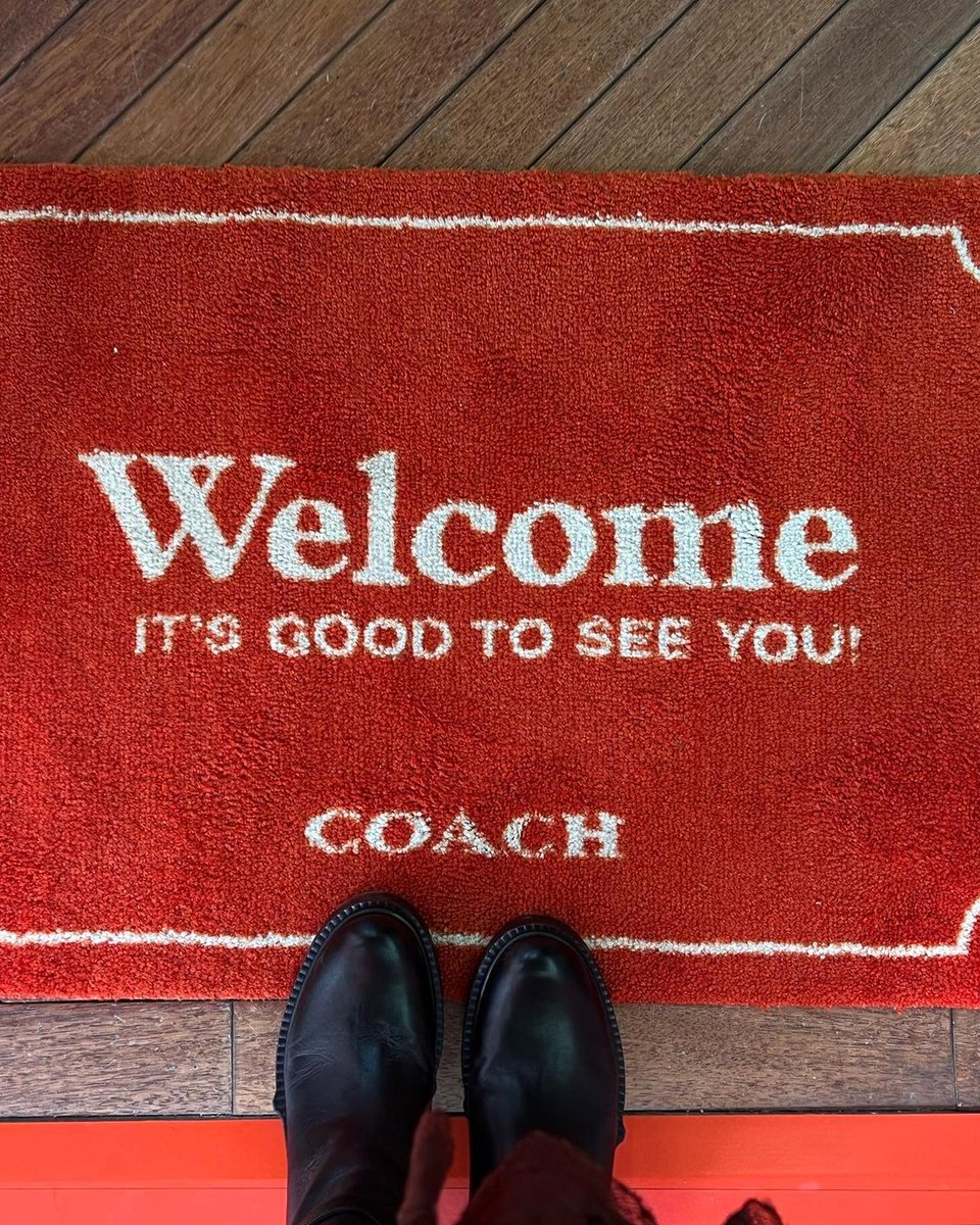 yeriworld_99's tweet photo. [INSTAGRAM] 221002 yerimiese Update 💜 #2 

To all who come to this happy place, coach ville welcome! @.coach 
#광고 #CoachNY #CoachFall22

#YERI #예리 #RedVelvet #레드벨벳 @RVsmtown https://t.co/7Ia6vlMi5h