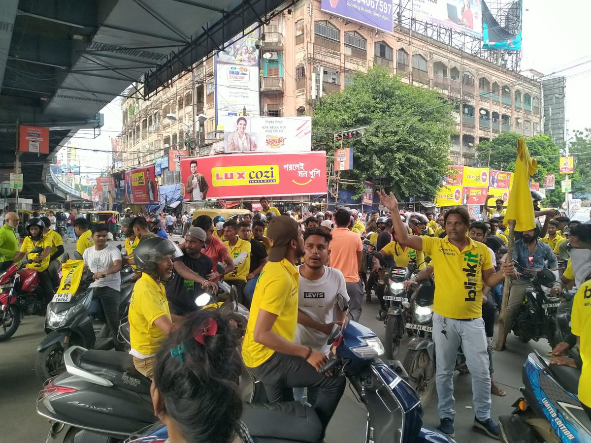 rwik_dharmapal's tweet image. Stand up against the injustice on delivery workers
Give them their basic pay per order
#AcceptItBlinkit #DeliveryVoice #WorkersDemands #BowDownBlinkit
#Durgapuja2022 

@thewire_in @the_hindu @TheQuint @MyAnandaBazar @MamataOfficial @letsblinkit @LabourMinistry @ttindia