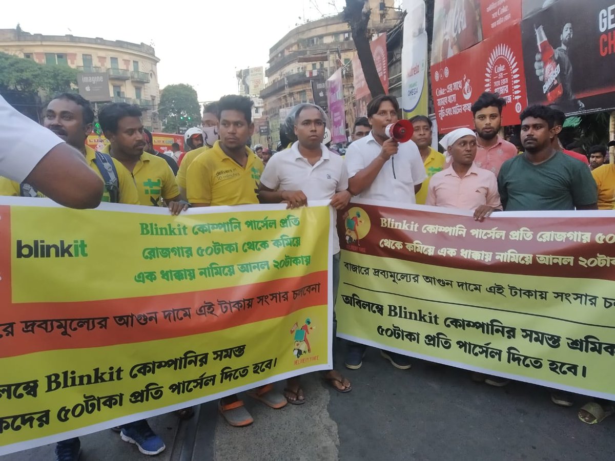 SabitHussain1's tweet photo. Those who deliver in 10-minutes deserve a secure life afterwards. @LabourMinistry @MamataOfficial @thewire_in @TheQuint @letsblinkit @Telegraph @the_hindu @delivery_voice 
#AcceptITBlinkit
#WorkersDemands
#BowDownBlinkit
#DeliveryVoice on #Durgapuja2022 https://t.co/Sxwaz6hBhq