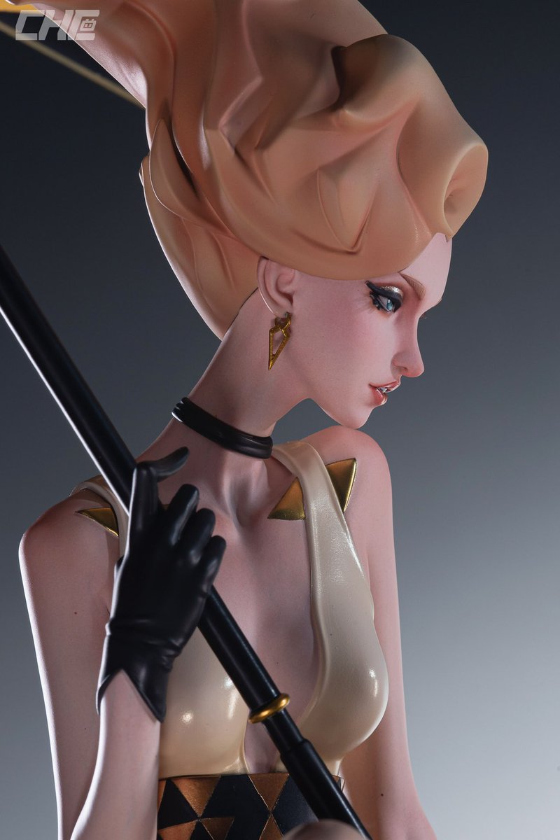 JUNJUN_workshop's tweet photo. She is the godess who saves lost souls in space. https://t.co/xOvpOpW89u