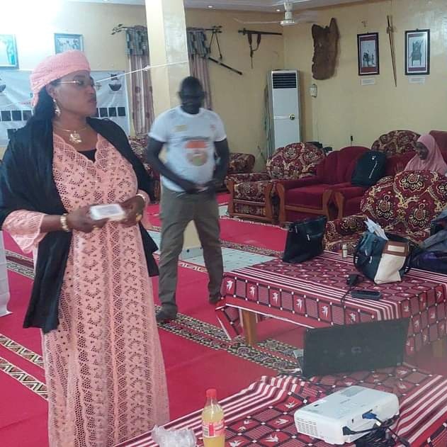 YacReki's tweet photo. Formation des femmes micro entrepreneures de Dosso en technique de vente et emballage, en prélude au #FONAF. C'était au Palais du sultanat de Dosso.Le Centre #2MINVEST s'engage à mettre en place un Trajet d'Accompagnement Entrepreneurial aux participantes femmes Transformatrices. https://t.co/aNPiYmIVAE