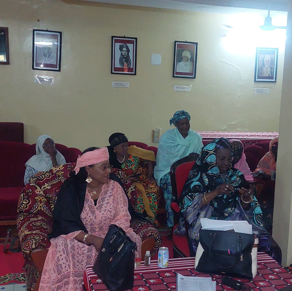 YacReki's tweet photo. Formation des femmes micro entrepreneures de Dosso en technique de vente et emballage, en prélude au #FONAF. C'était au Palais du sultanat de Dosso.Le Centre #2MINVEST s'engage à mettre en place un Trajet d'Accompagnement Entrepreneurial aux participantes femmes Transformatrices. https://t.co/aNPiYmIVAE