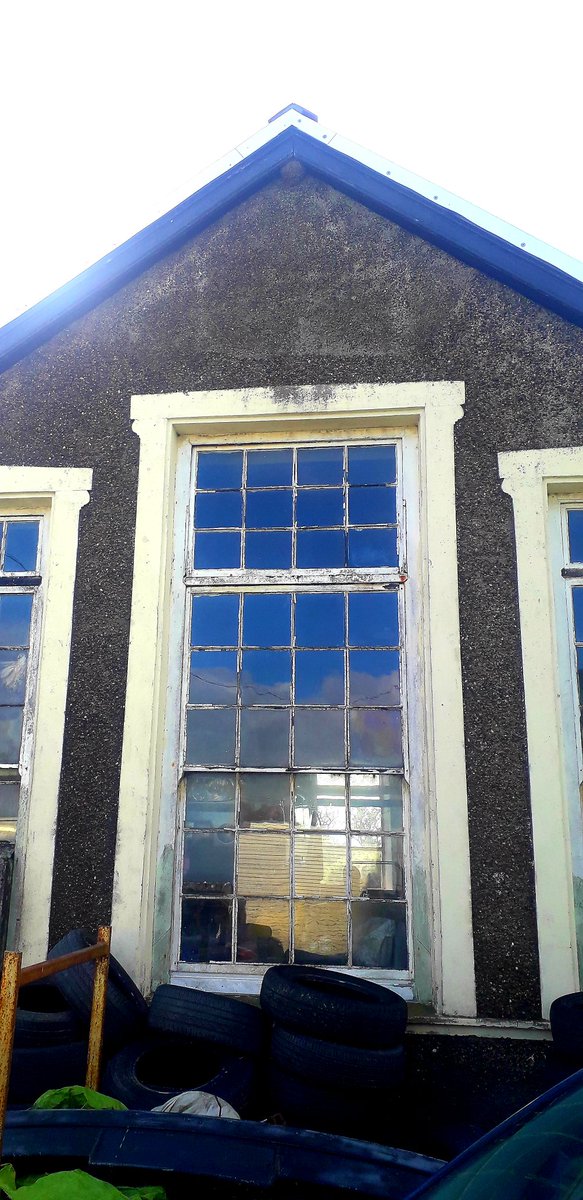 LZellas's tweet photo. Old schoolhouse,Dinas.
#SpecialSundayWindow https://t.co/EVvZ8LRH8A