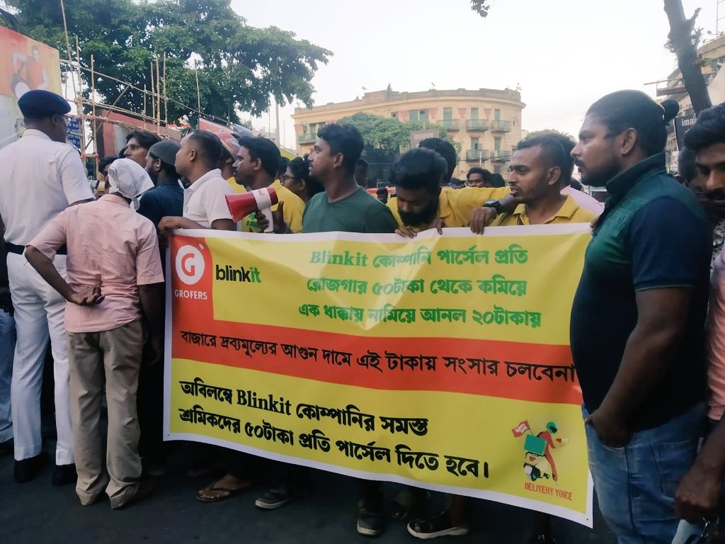 itsmeha329's tweet image. Workers Strike for their demand of 50Rs per Delivery ...   @letsblinkit @thewire_in @ttindia @delivery_voice @TheQuint @LabourMinistry @MyAnandaBazar @MamataOfficial @ravishndtv 

#AcceptITBlinkit
#WorkersDemands
#BowDownBlinkit
#DeliveryVoice on #Durgapuja2022