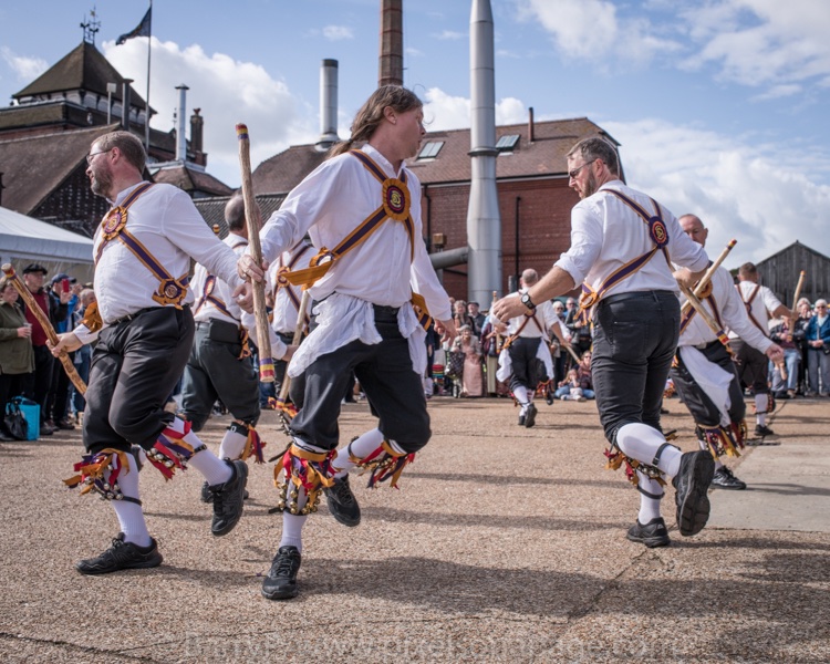 FollowtheDance2's tweet photo. And not forgetting @BrightonMorris
#DancingintheOld
@Harveys1790
@LongManMM
@CRMM1953
@KnotsofMay
#MorrisDancing🍺🍂 https://t.co/POAPcD32fn